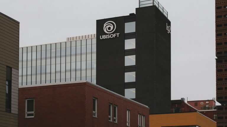 Voormalige baas assassins creed valt ubisoft aan